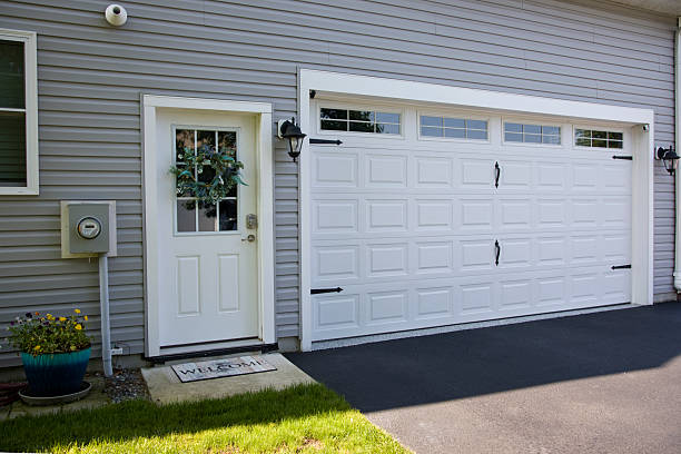 24/7 Emergency Garage Door Panel Replacement experts in Stock Island, FL